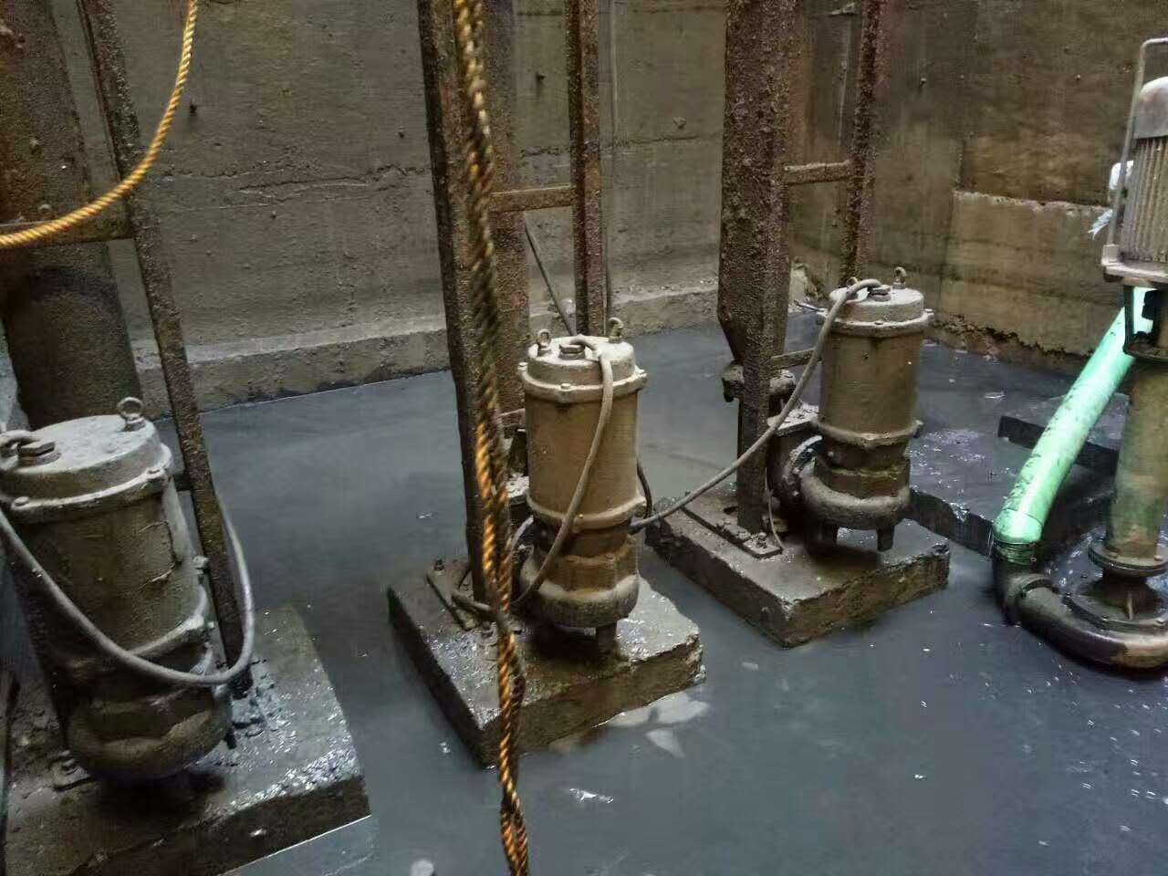 双城污水池清理